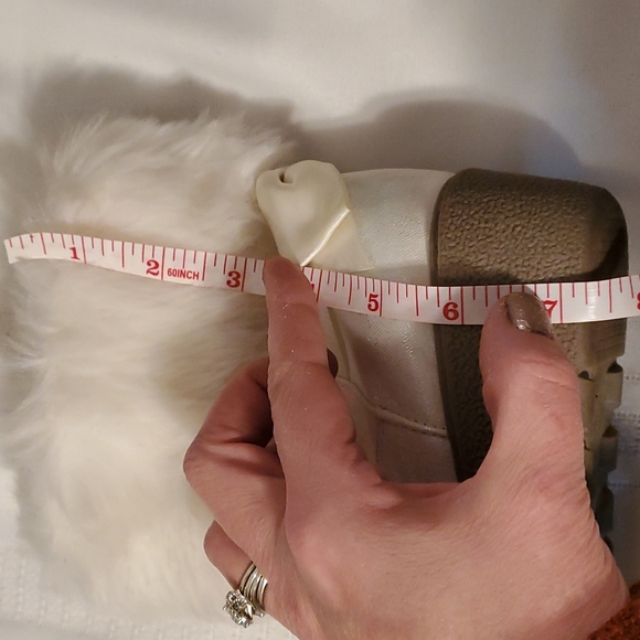 Size 4 Gymboree opal white boots - Picture 13 of 14